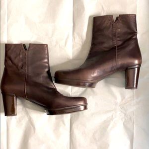 Stuart Weitzman brown leather boots